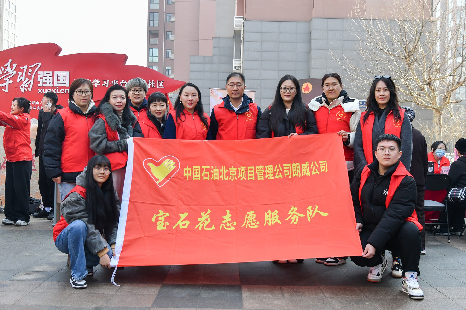 公司開展“志愿服務(wù)進(jìn)社區(qū)，文明共創(chuàng)暖人心”志愿服務(wù)活動